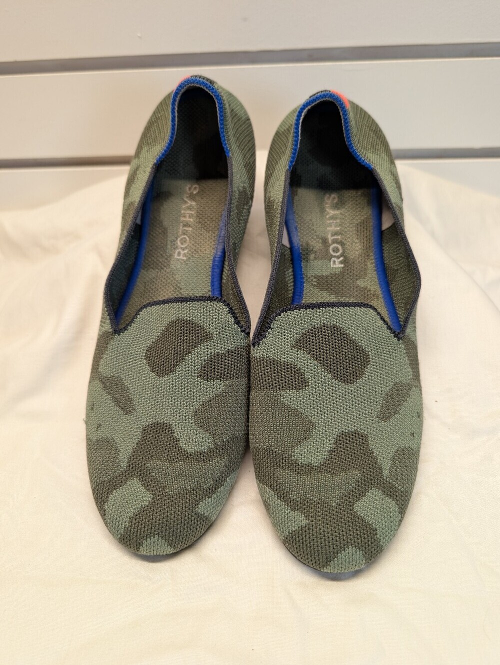 Rothys Round Toe Olive Camouflage Camo Women Ballet Flats Size 10 Like New